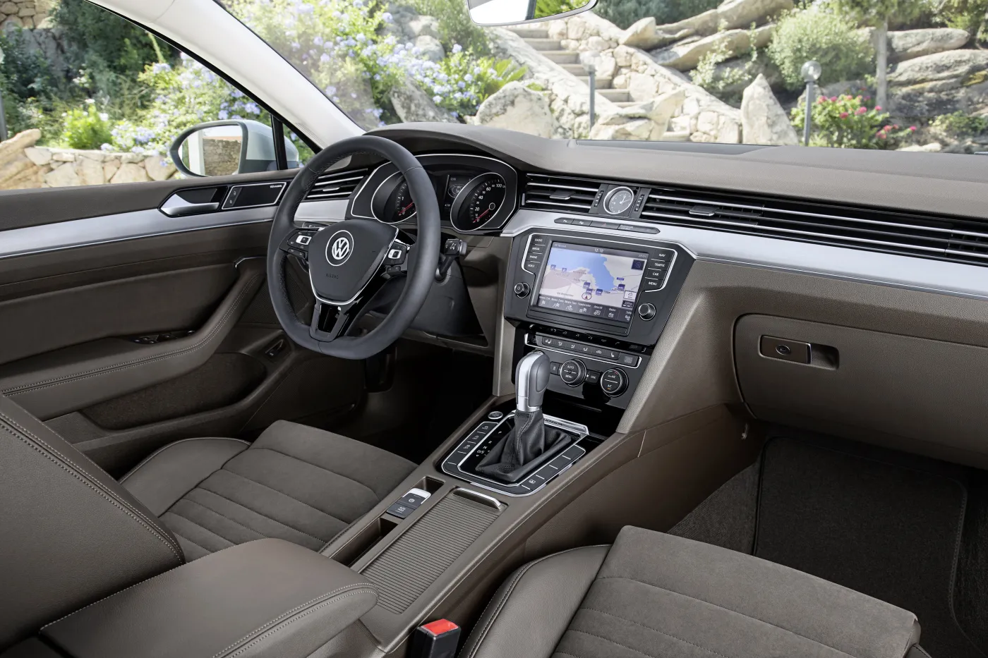 6975460-volkswagen-passat.jpg