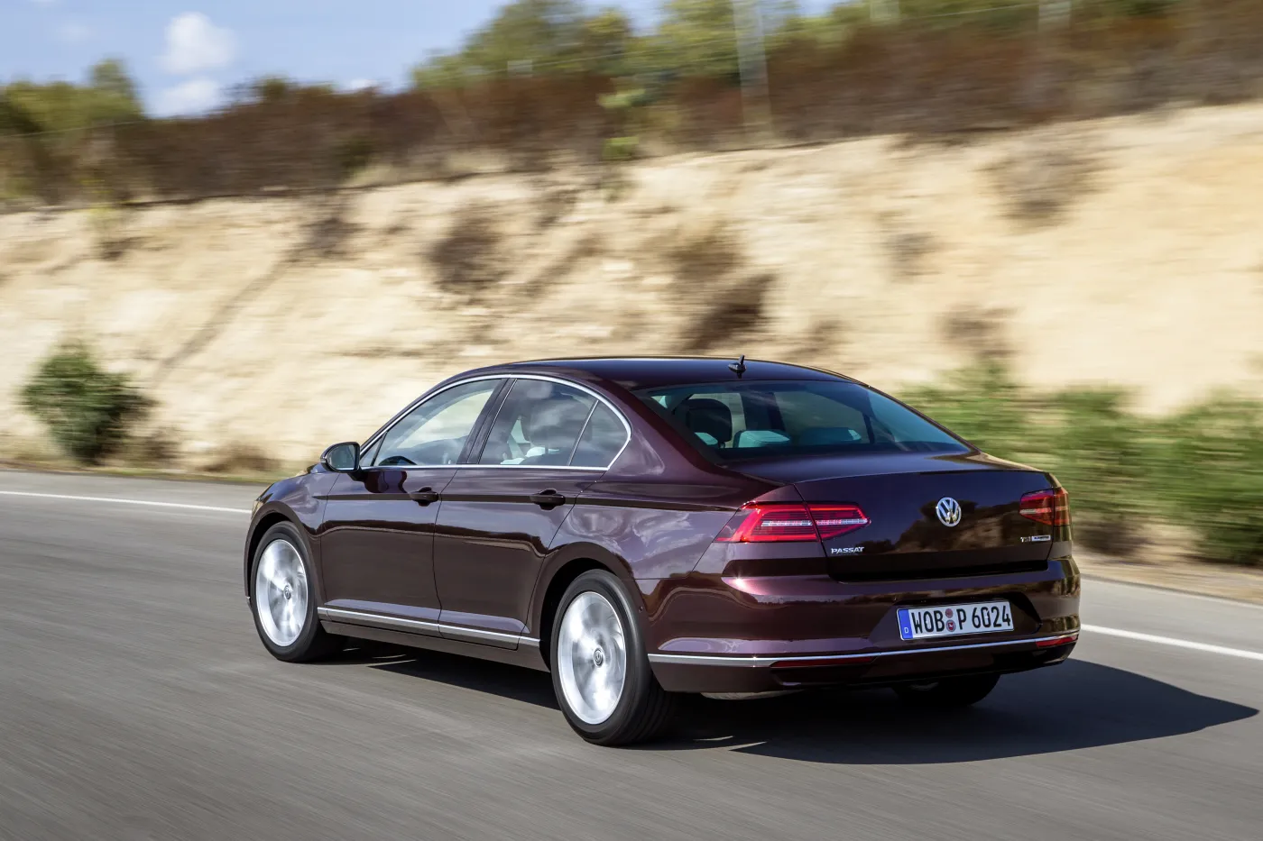 6975186-volkswagen-passat.jpg