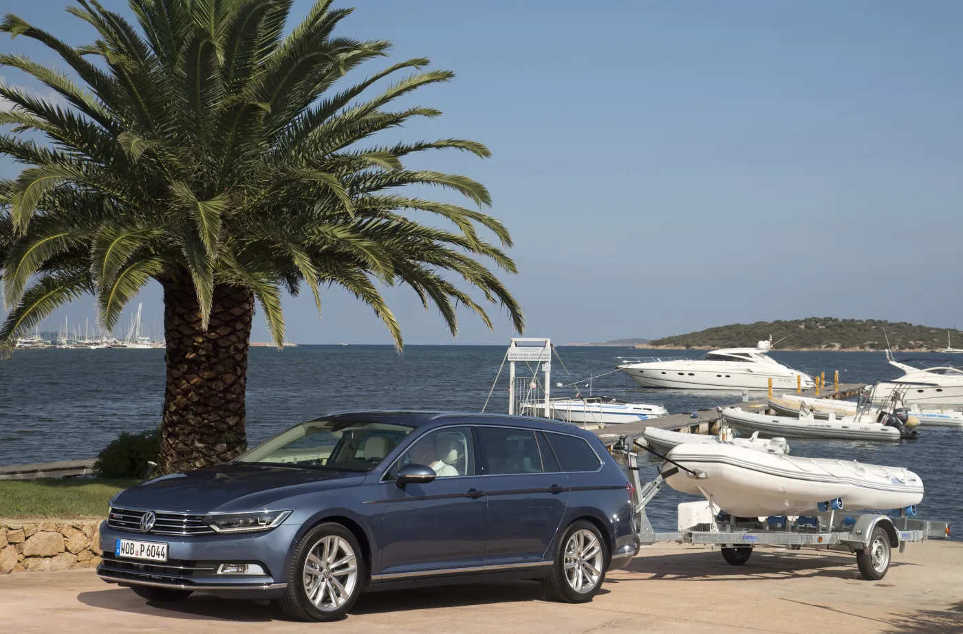 6975215-volkswagen-passat.jpg