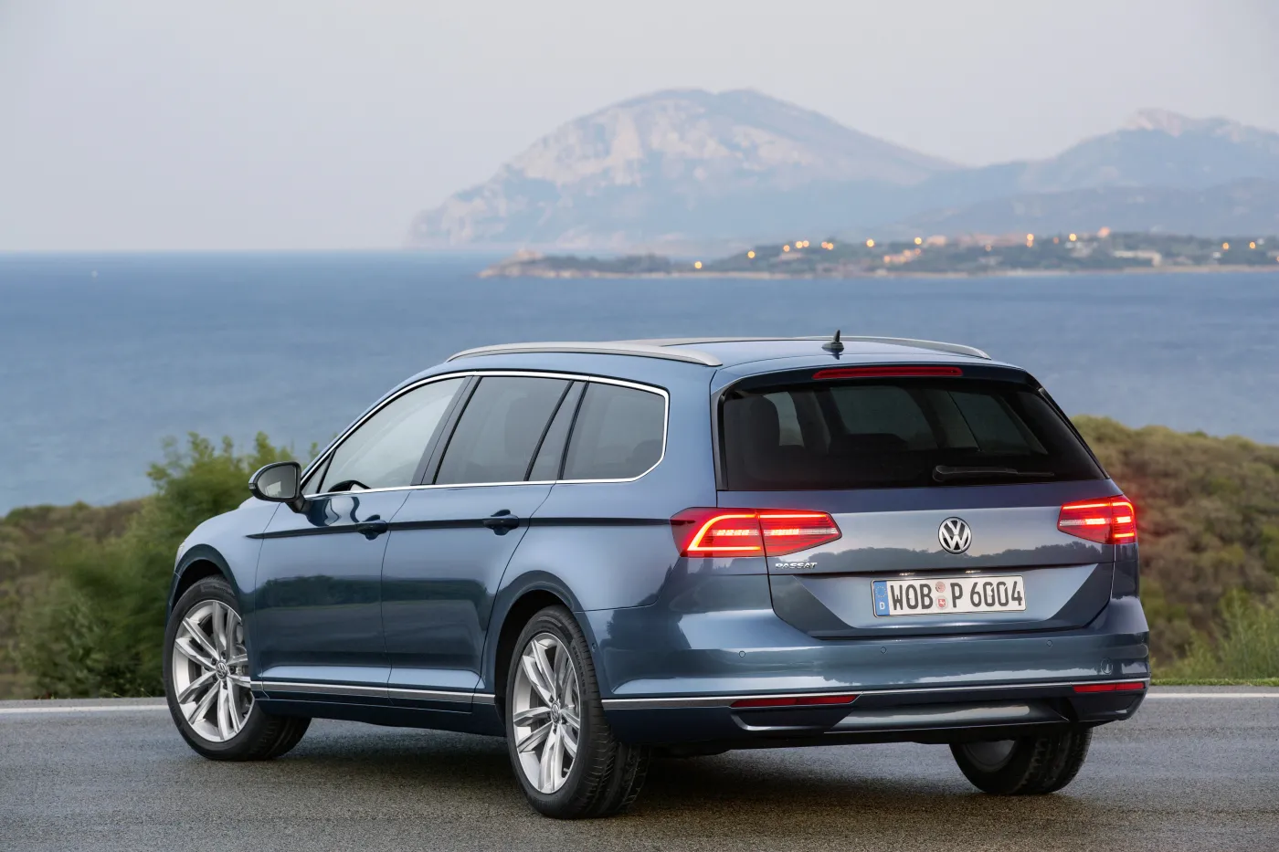 6975359-volkswagen-passat.jpg