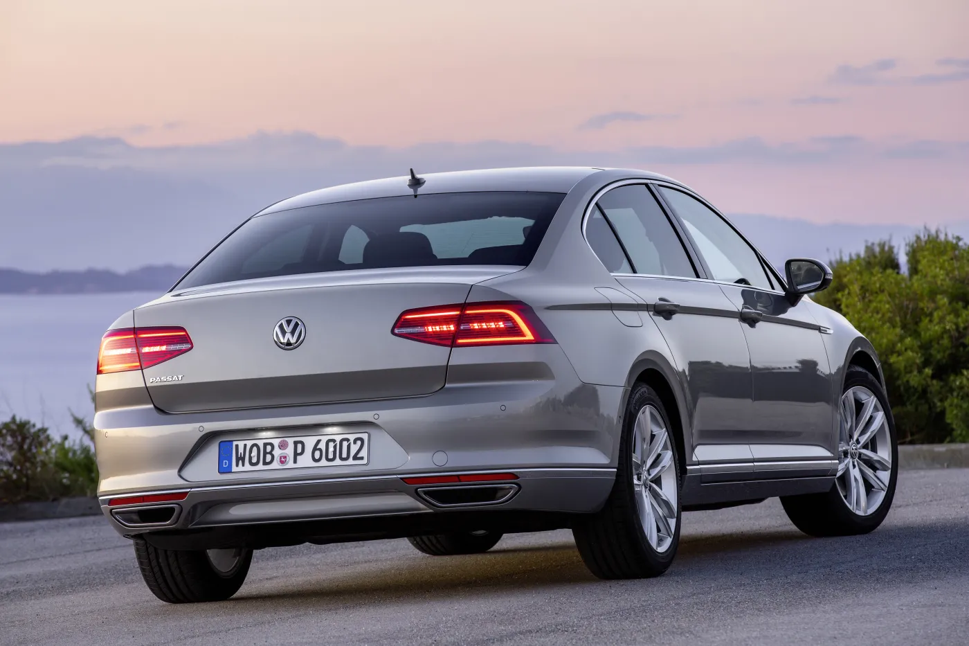 6975046-volkswagen-passat.jpg