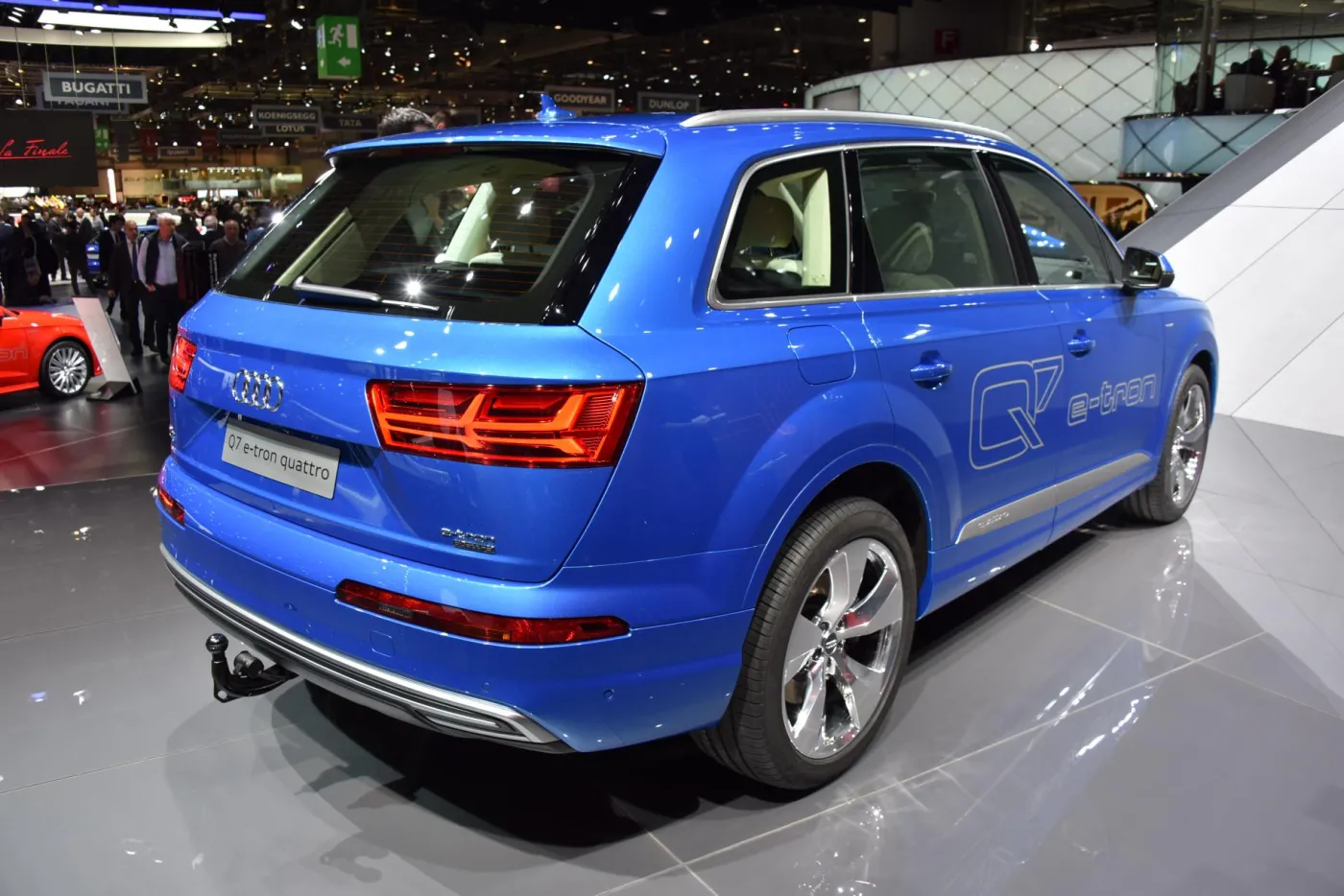 7520024-audi-q7-e-tron-3.jpg