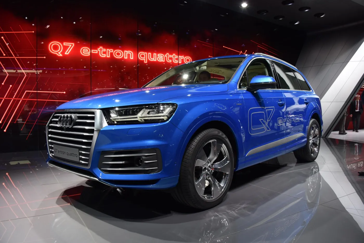 7520053-audi-q7-e-tron-3.jpg