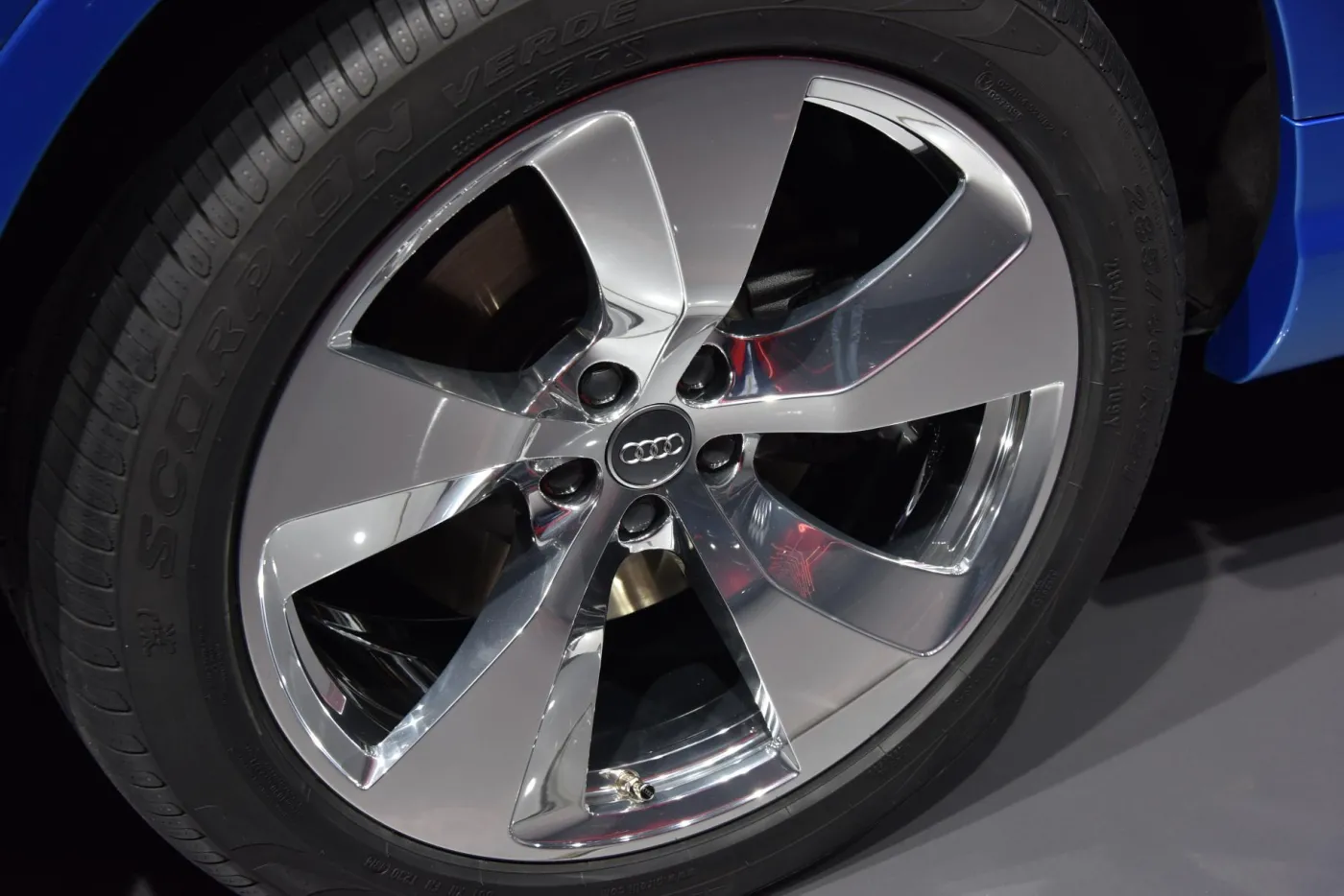 7520169-audi-q7-e-tron-3.jpg