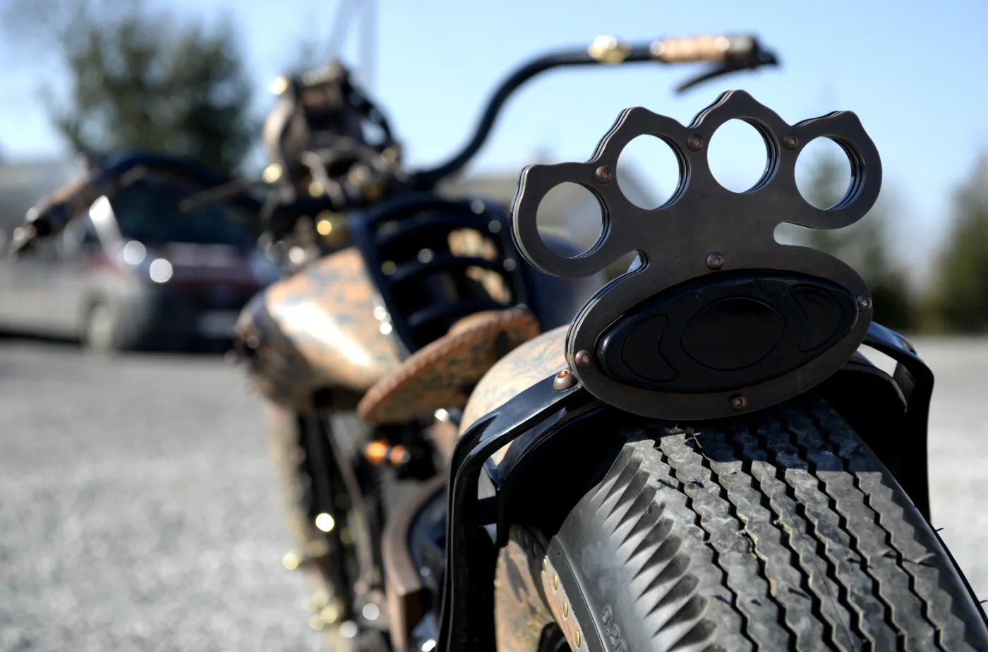 7520486-wytatuowany-motor.jpg