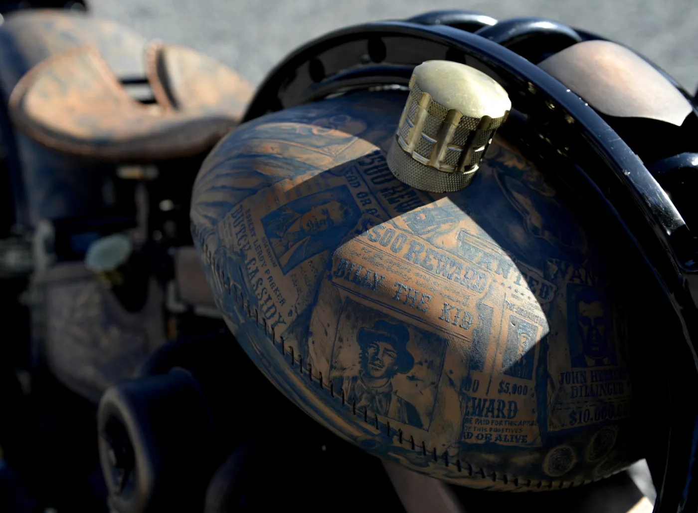 7520515-wytatuowany-motor.jpg