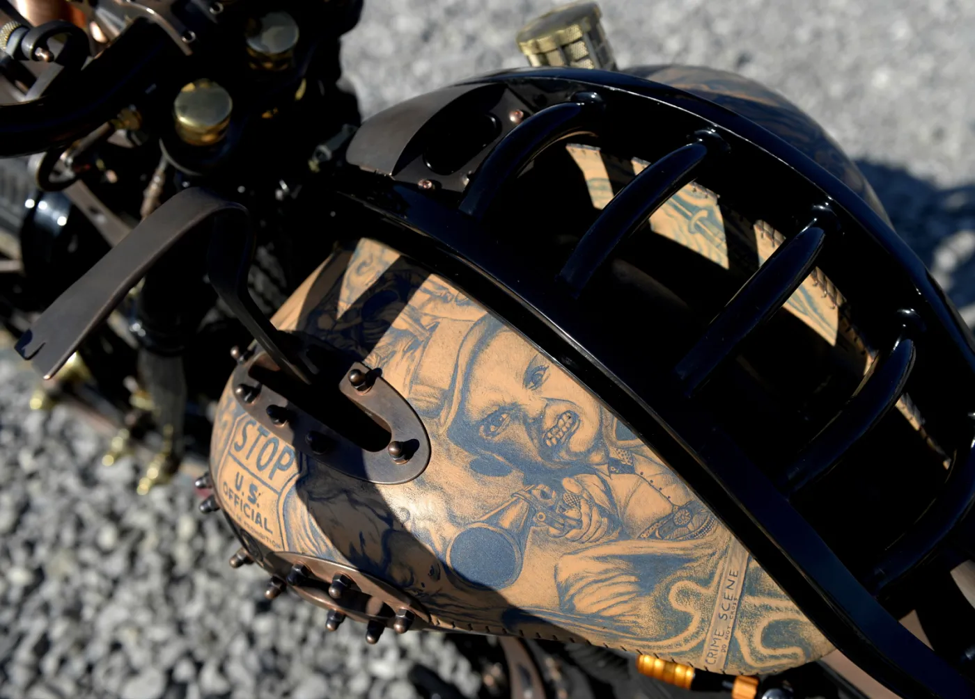7520544-wytatuowany-motor.jpg