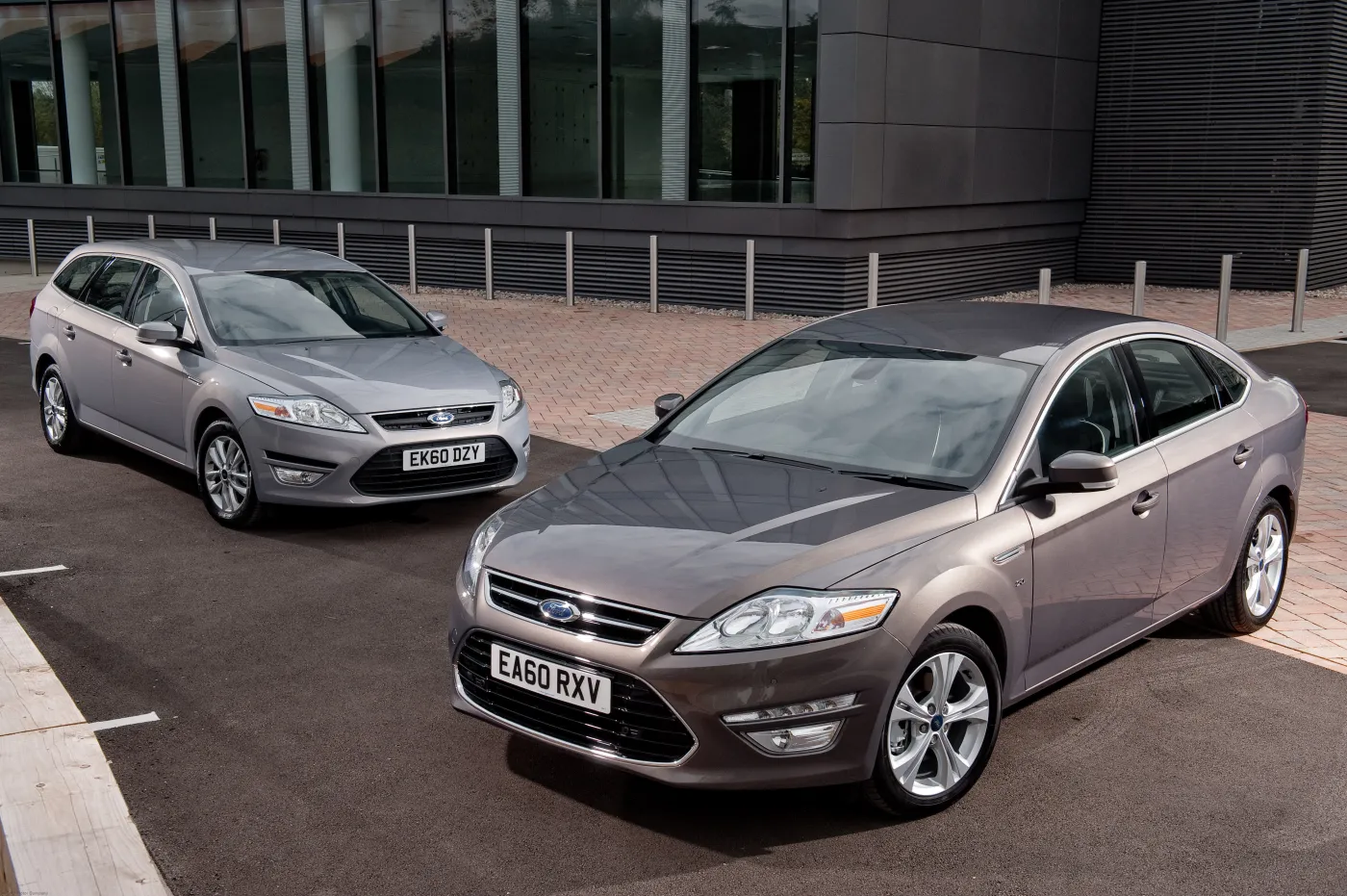 4848340-mondeohatchback-hr.jpg