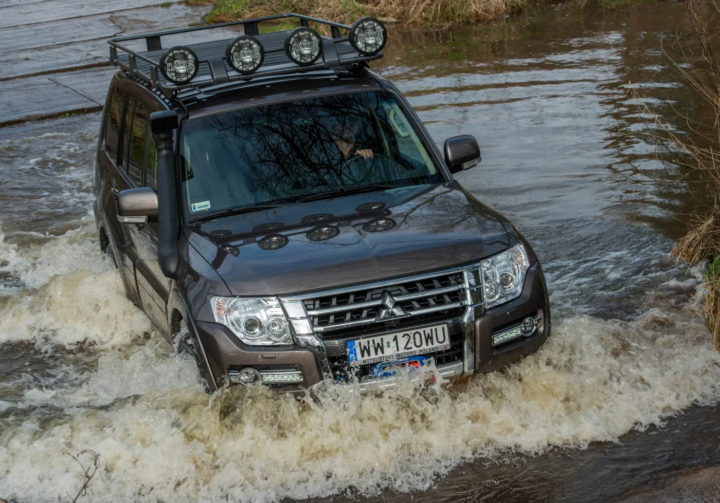 7631782-mitsubishi-pajero.jpg