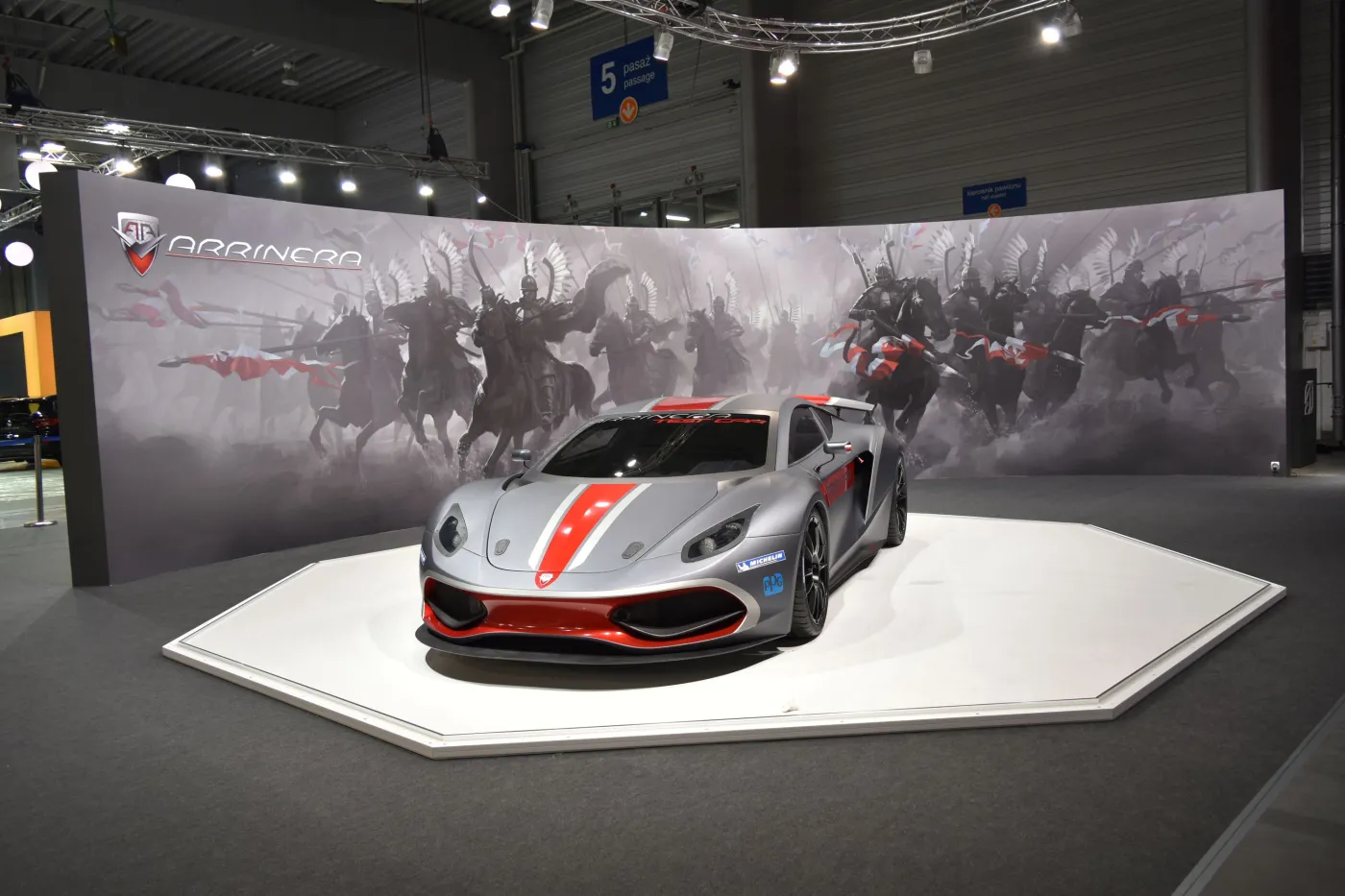 7634454-arrinera-hussarya.jpg