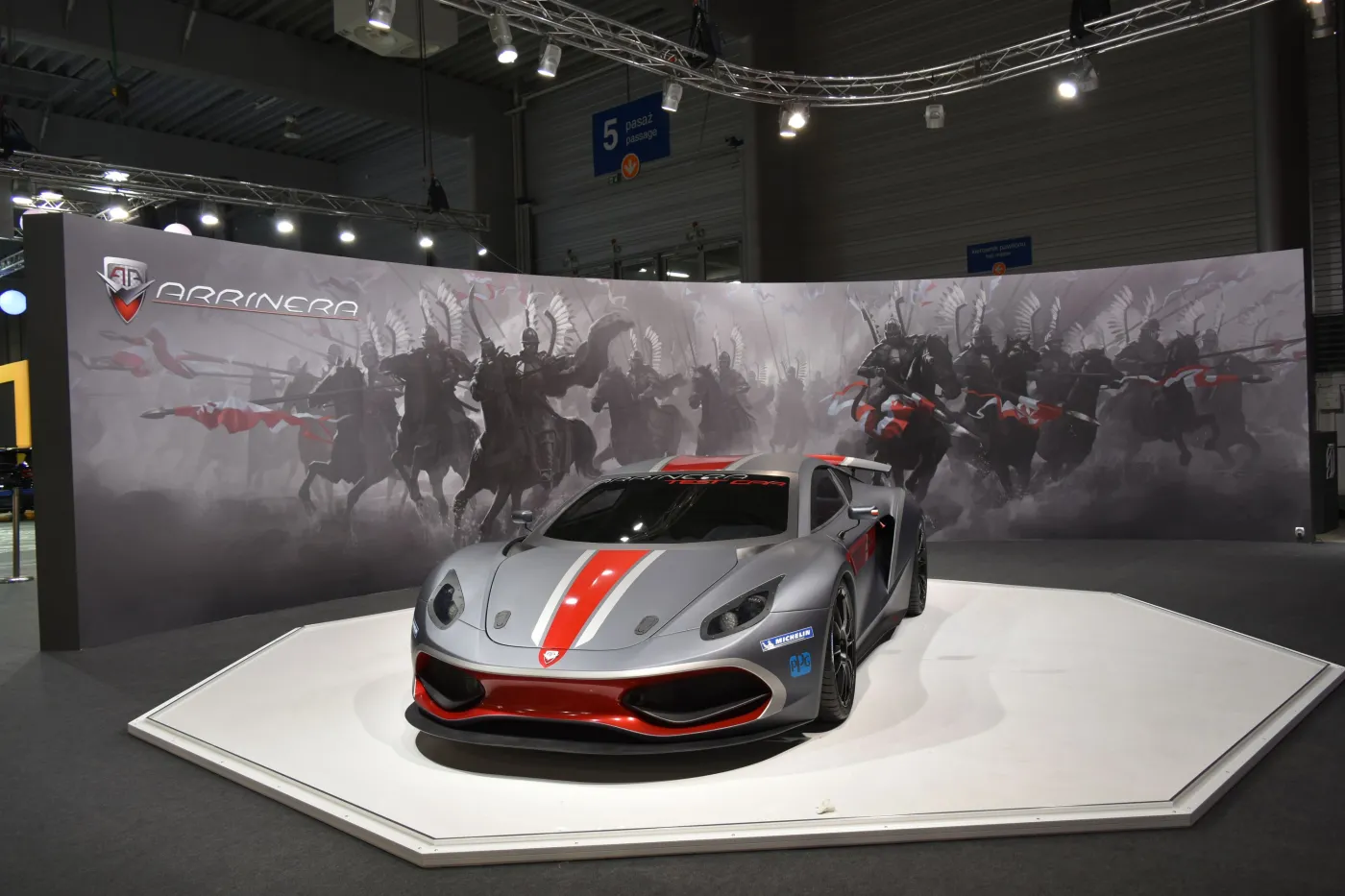 7634483-arrinera-hussarya.jpg