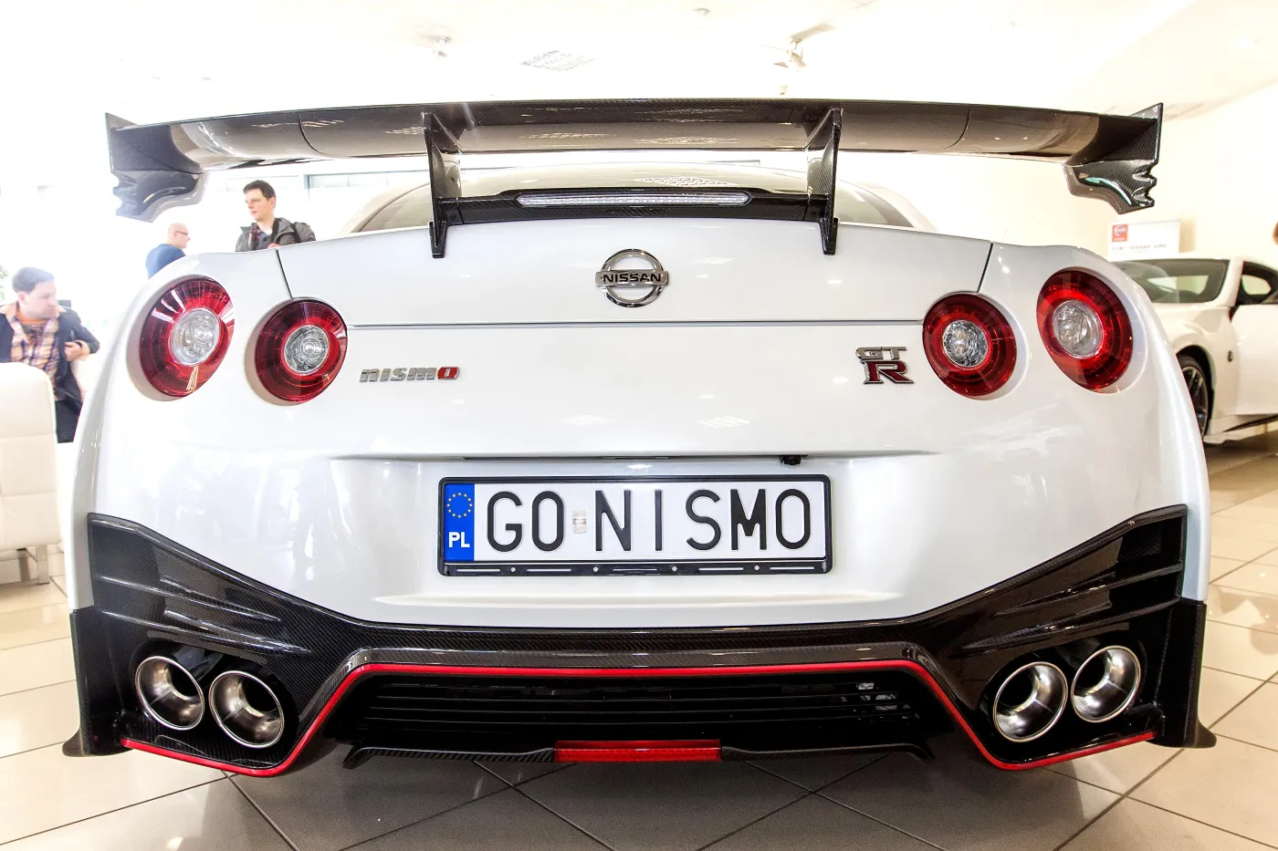 7672991-nissan-gt-r-nismo.jpg