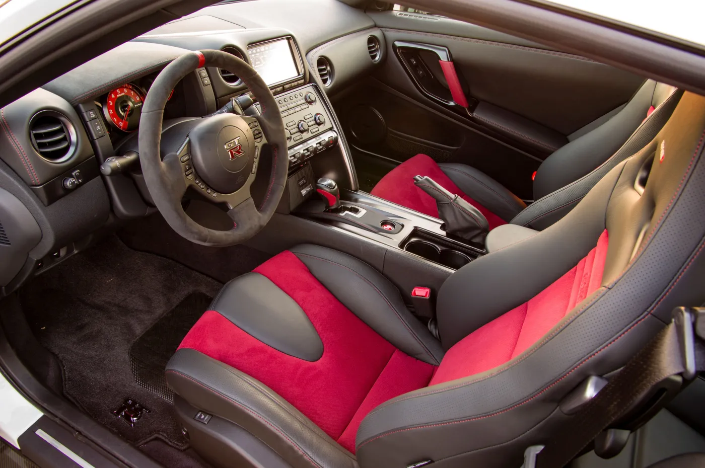 7673355-nissan-gt-r-nismo.jpg