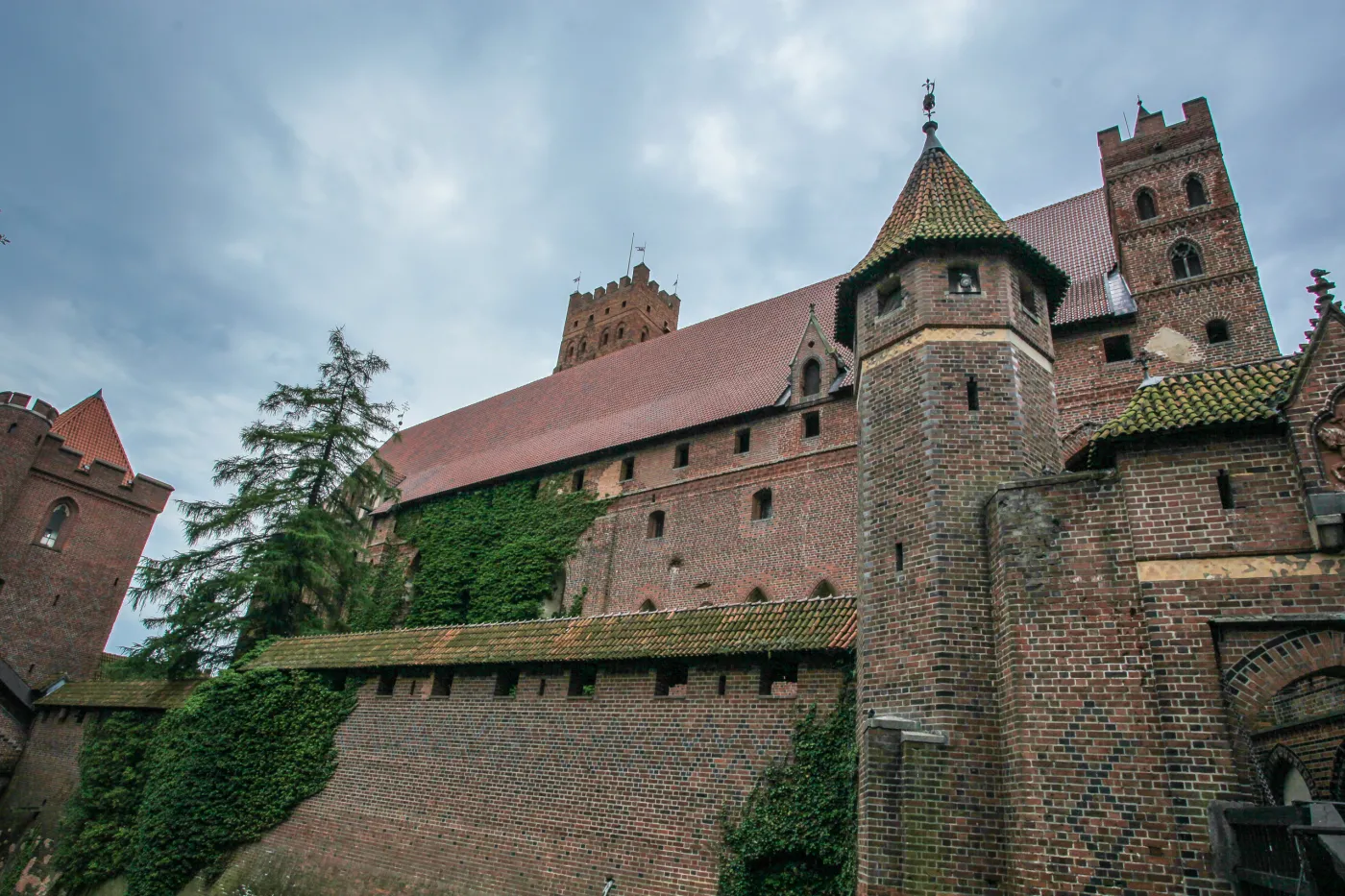 7713242-zamek-w-malborku.jpg