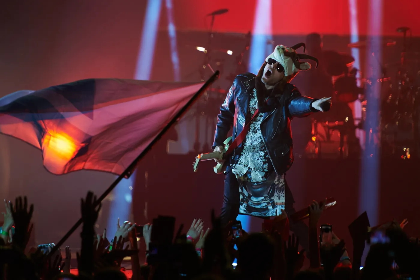 7728993-30-seconds-to-mars.jpg