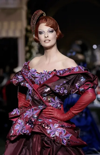 7732349-linda-evagelista.jpg