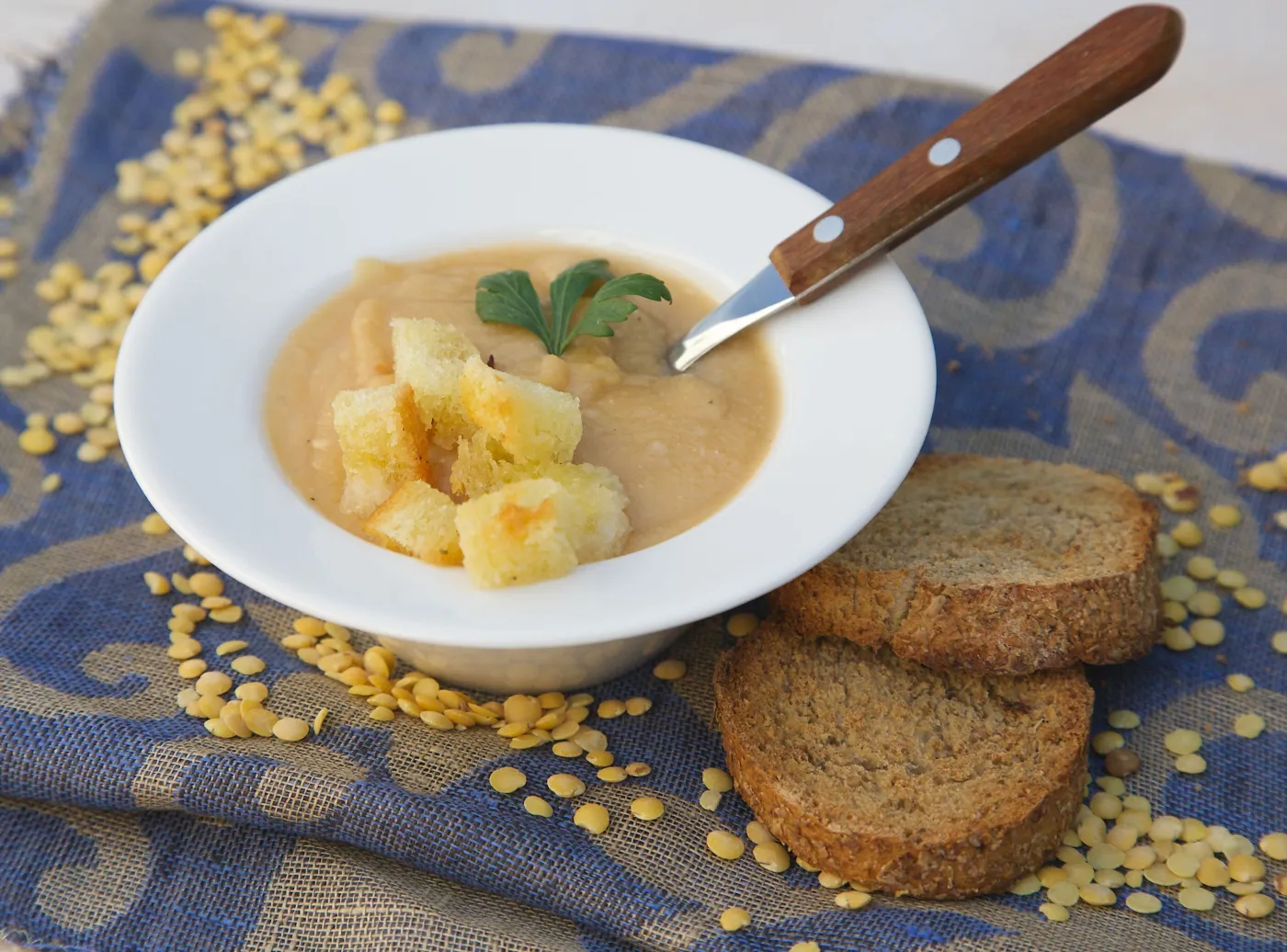 7340096-zupa-z-soczewica.jpg