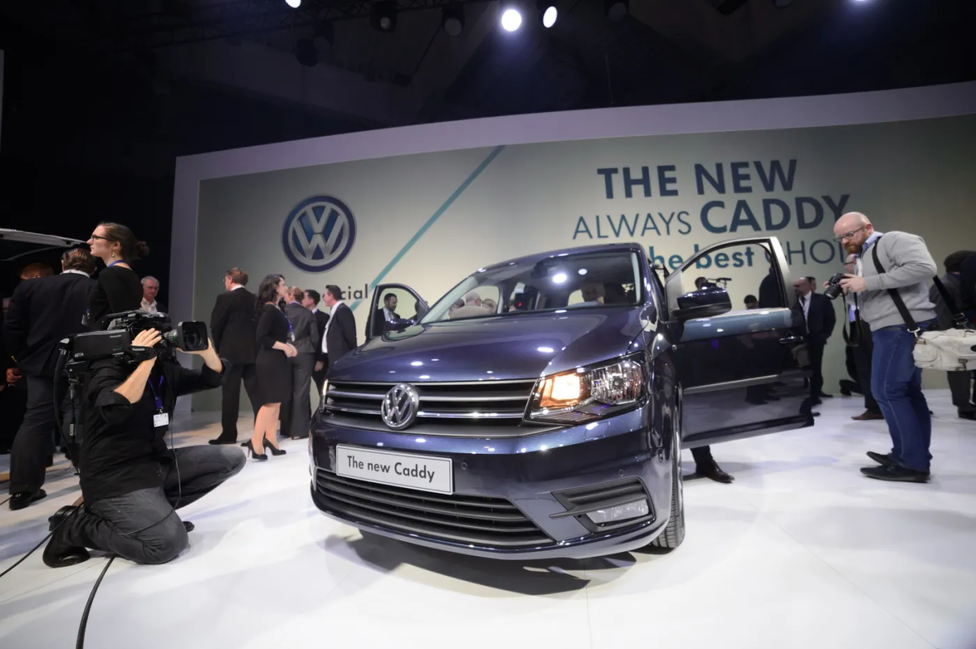 7384975-volkswagen-caddy.jpg
