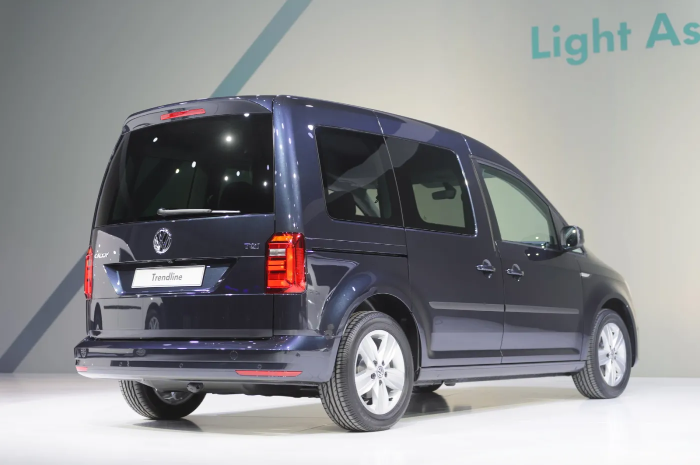 7385062-volkswagen-caddy.jpg