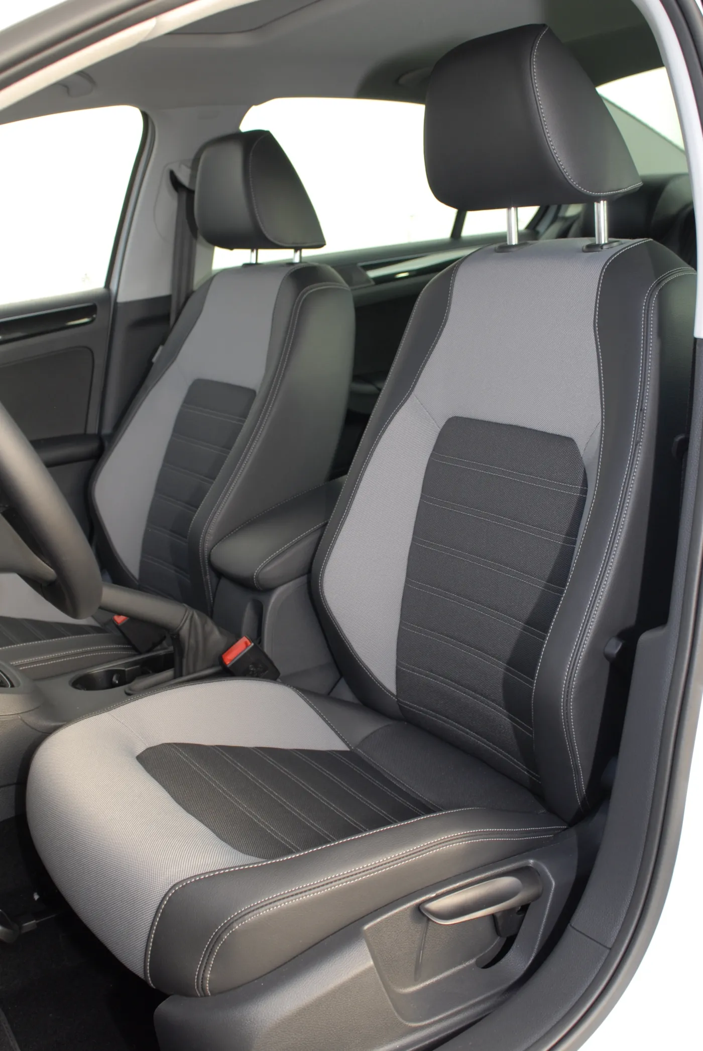 7393964-volkswagen-jetta.jpg