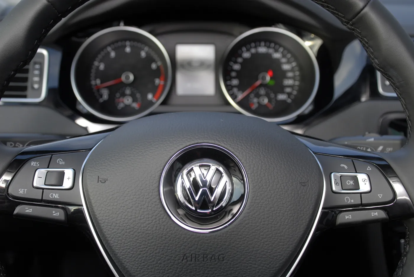 7394452-volkswagen-jetta.jpg