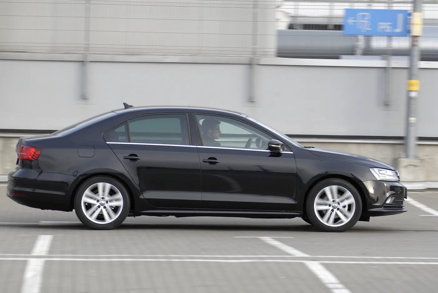 7394191-volkswagen-jetta.jpg