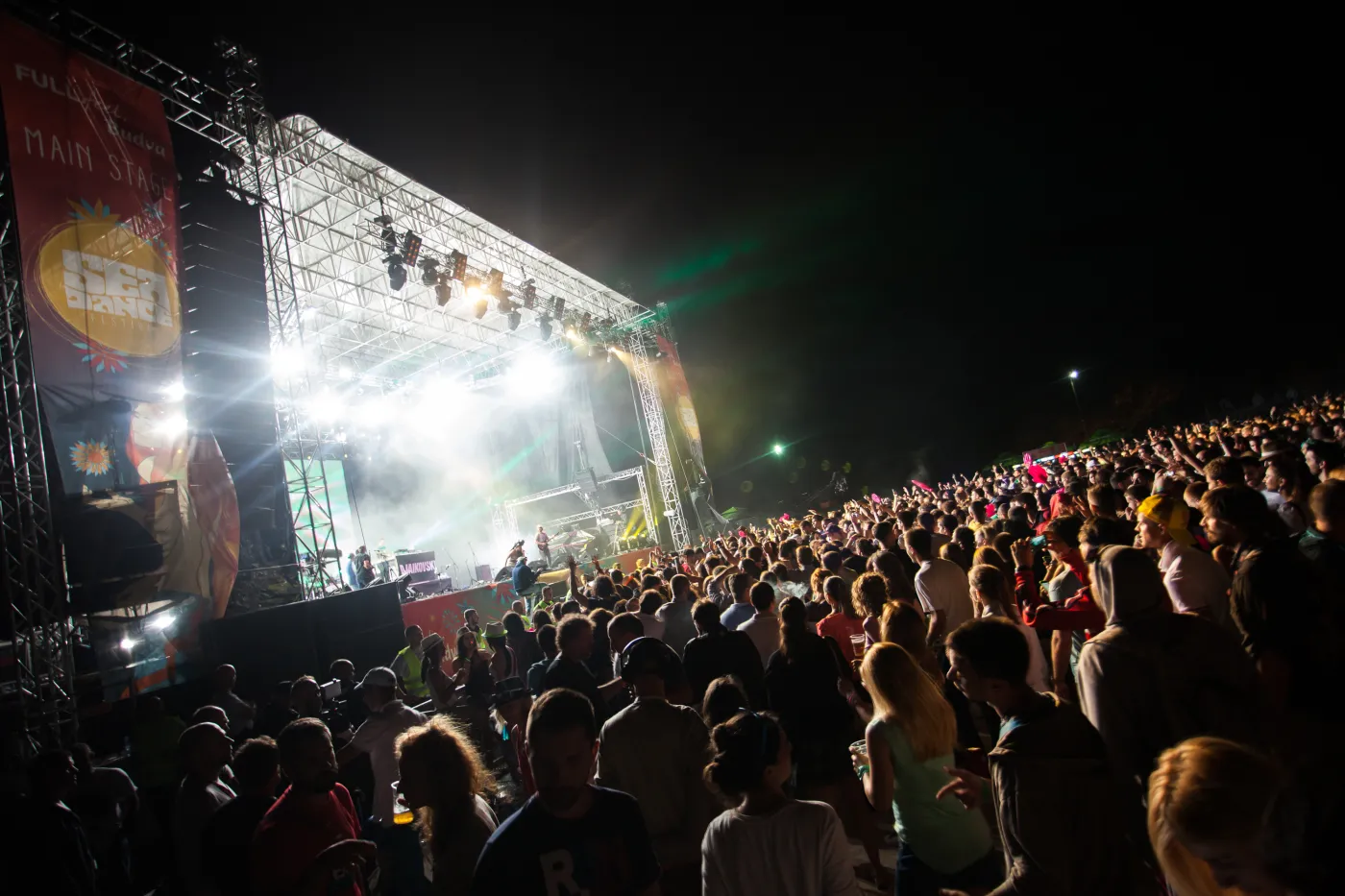 7418330-sea-dance-festival.jpg