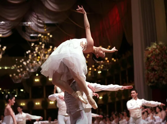 Niech żyje bal! Roztańczona Opera Wiedeńska