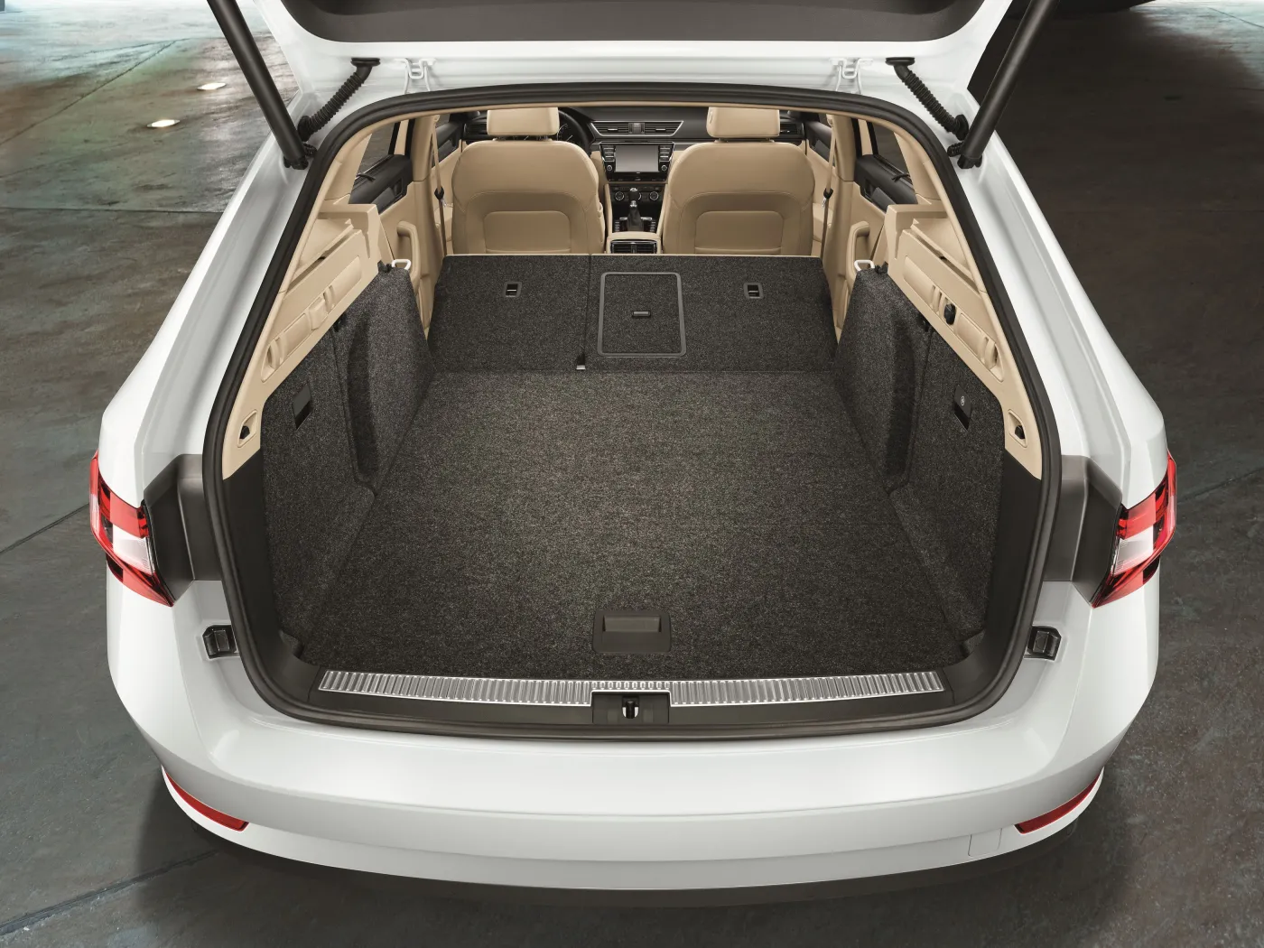 7886394-skoda-superb-kombi.jpg