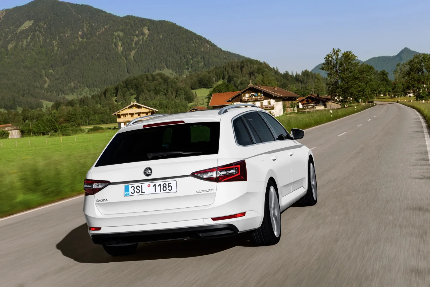 7949408-skoda-superb-kombi.jpg