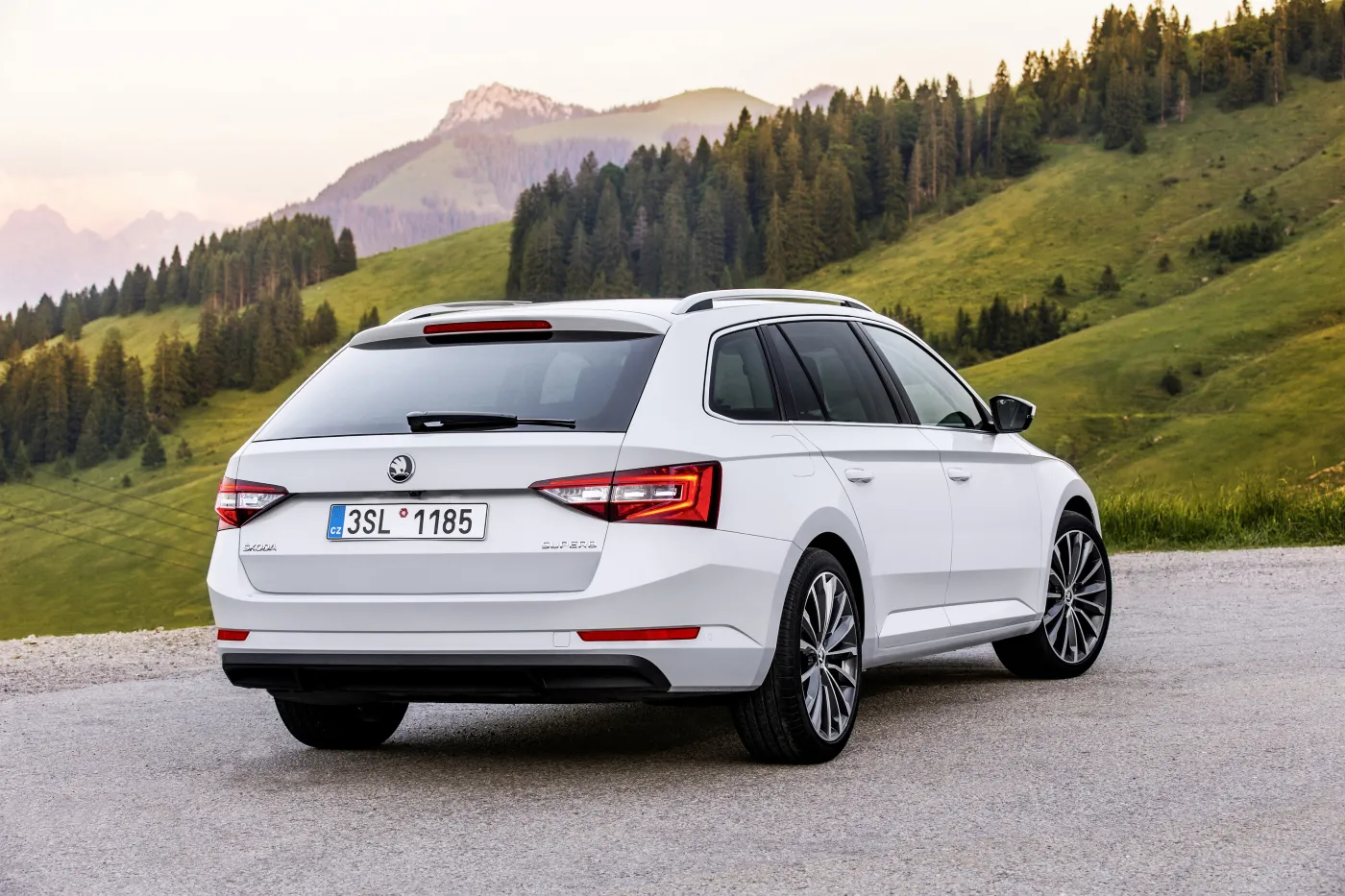 7949496-skoda-superb-kombi.jpg