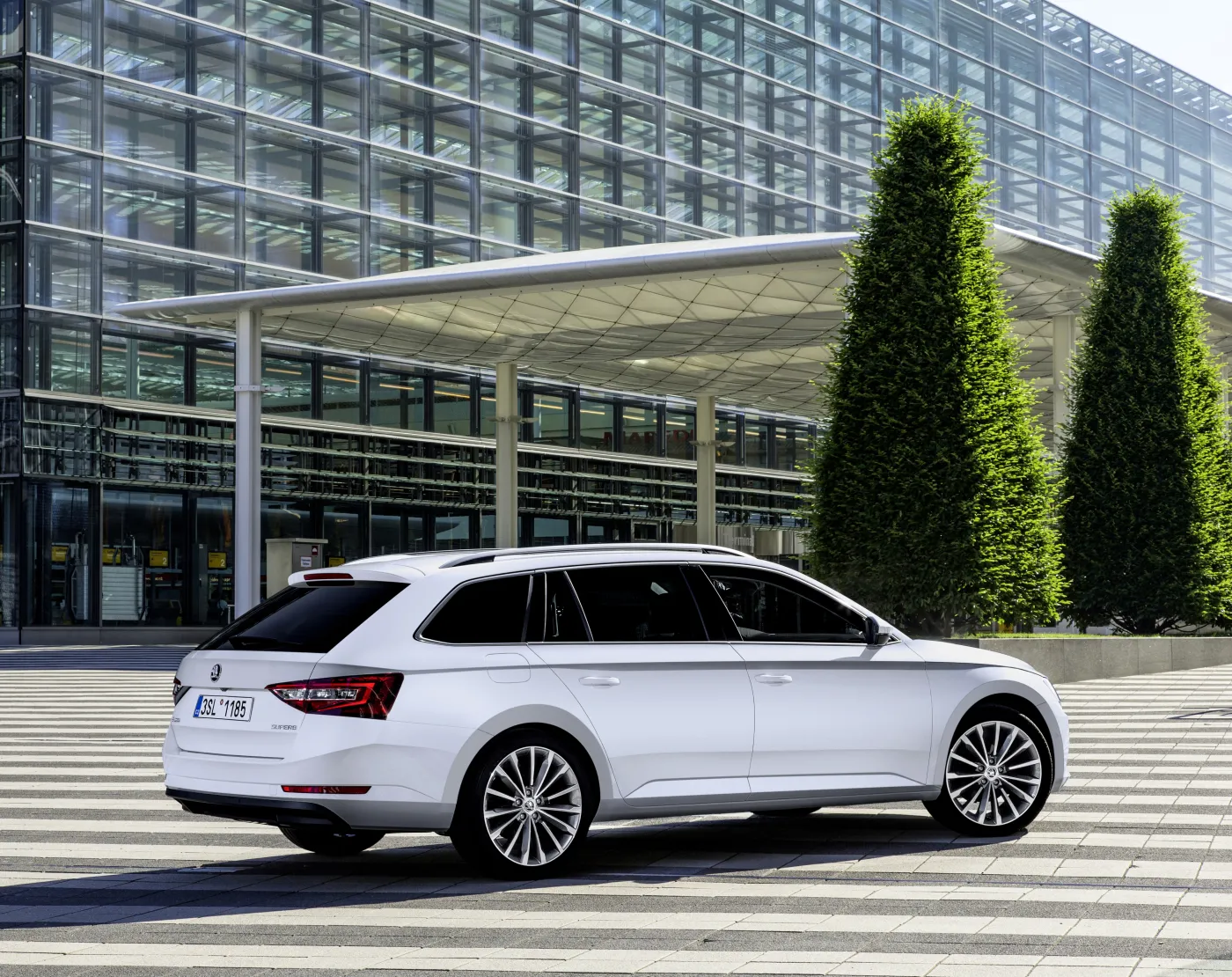 7949586-skoda-superb-kombi.jpg