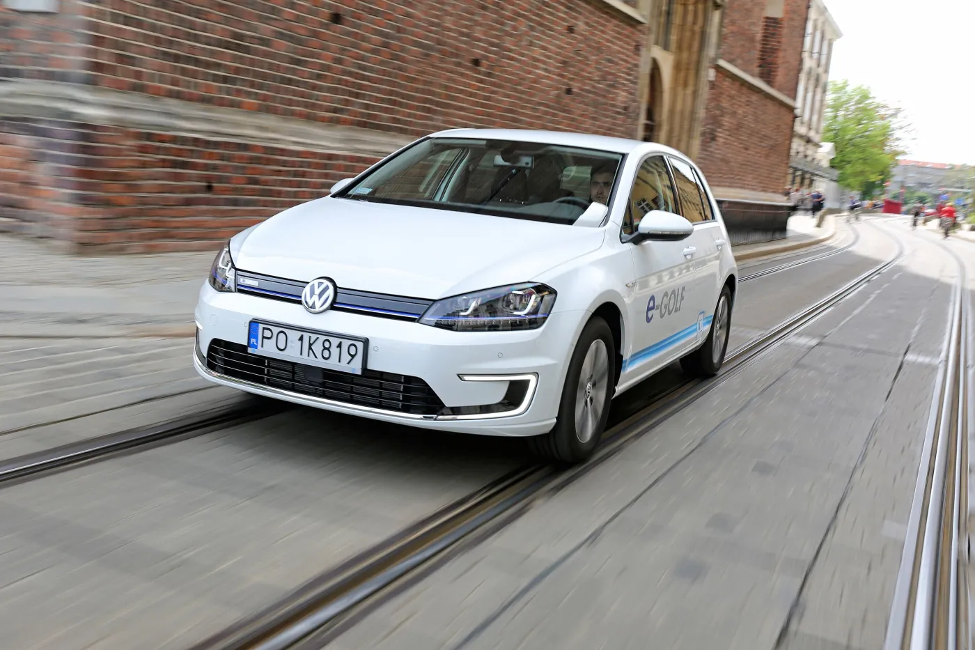7854462-volkswagen-e-golf.jpg