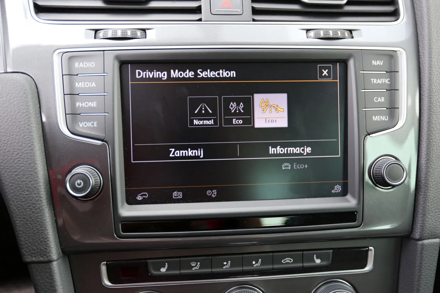 7854641-volkswagen-e-golf.jpg