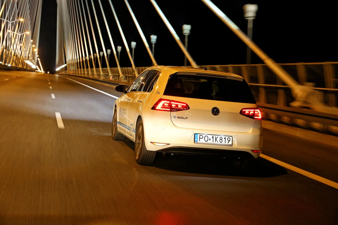 7854731-volkswagen-e-golf.jpg