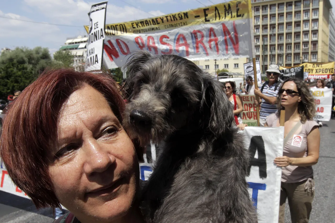 7978585-protesty-w-grecji.jpg