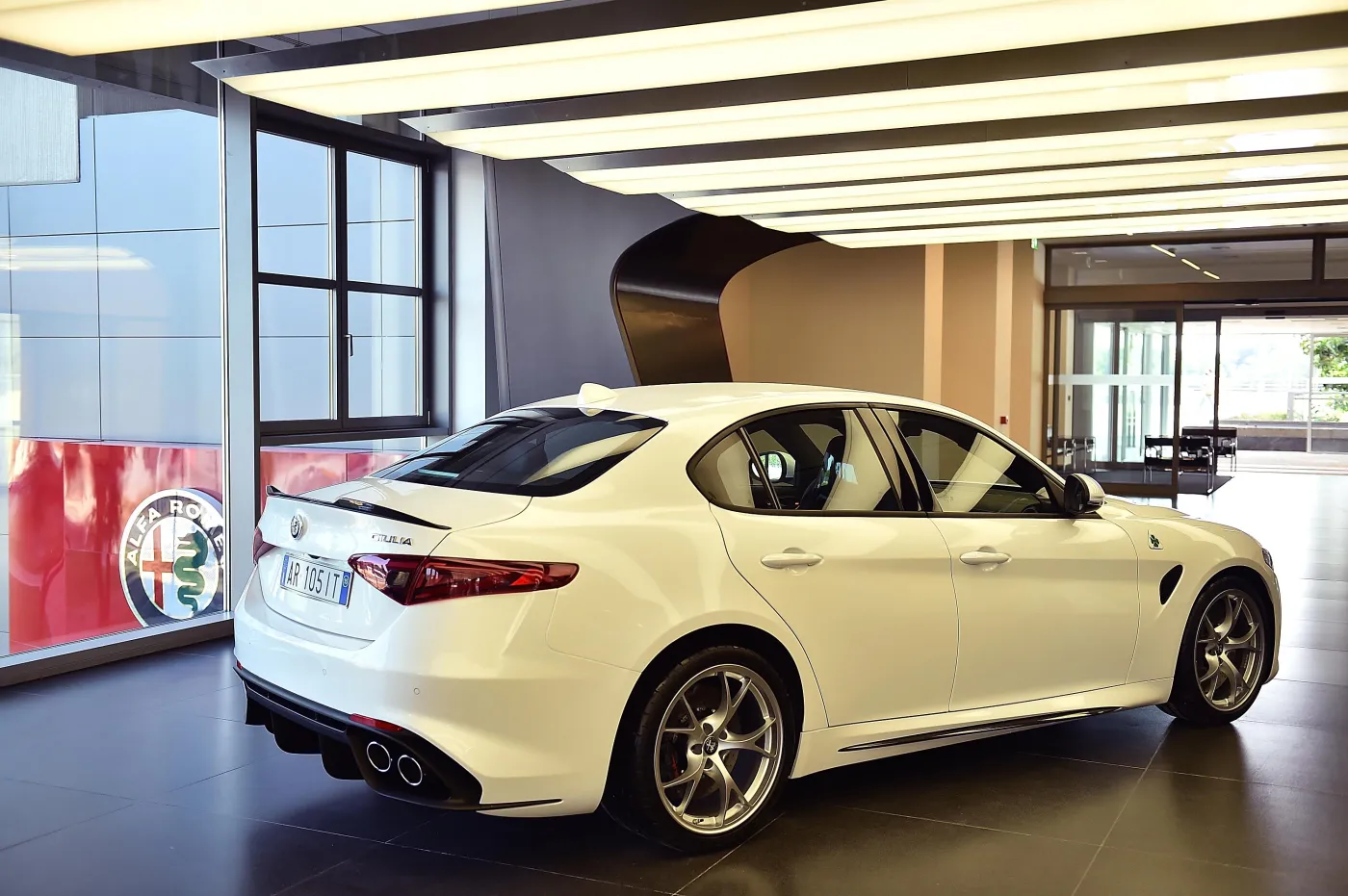 7983805-alfa-romeo-giulia.jpg