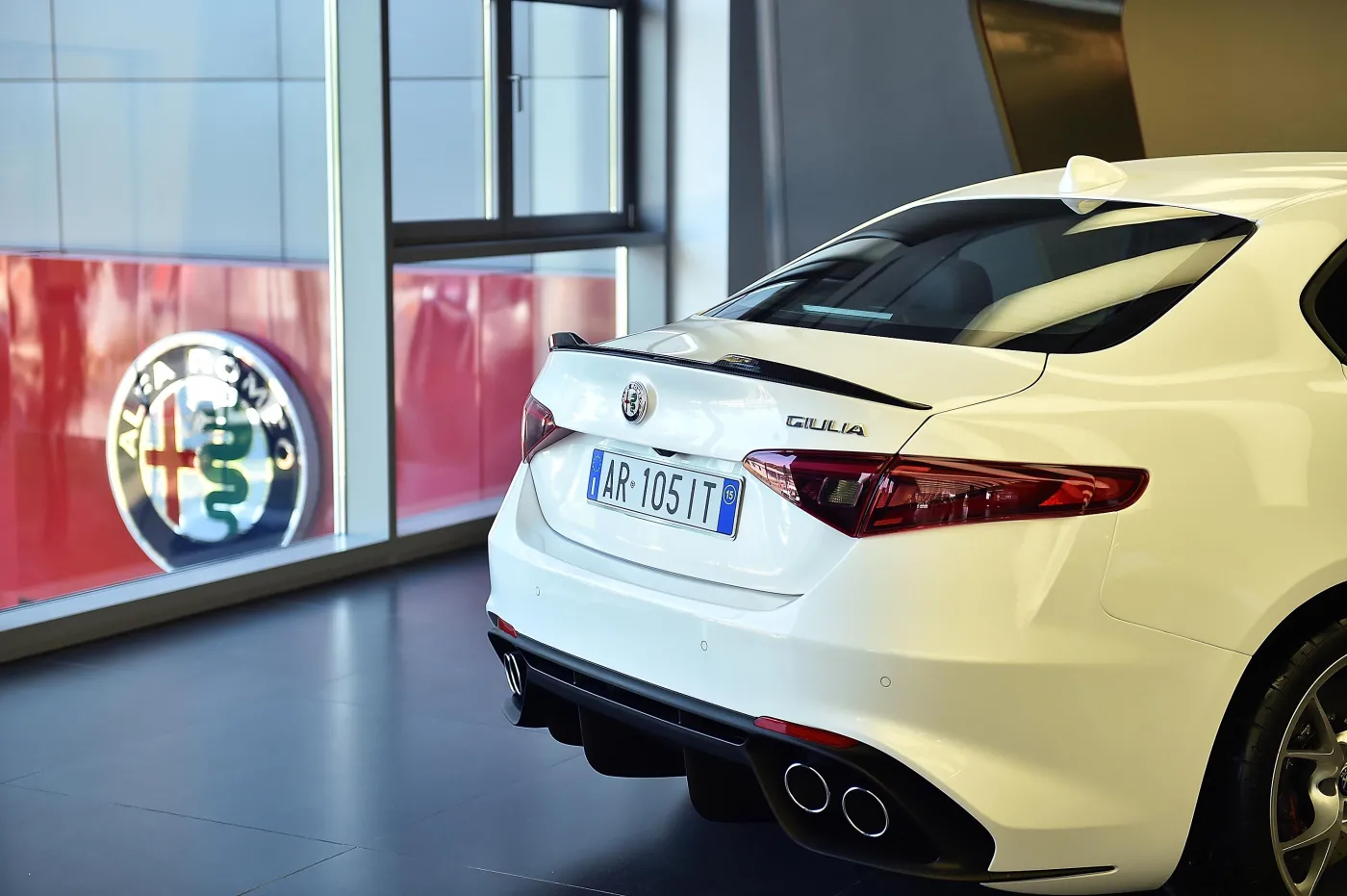 7983835-alfa-romeo-giulia.jpg