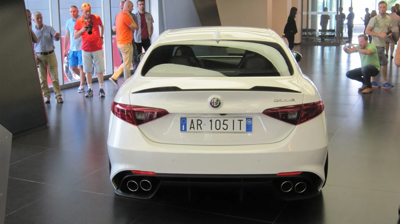 7983955-alfa-romeo-giulia.jpg