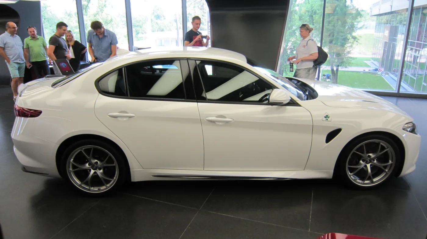7984135-alfa-romeo-giulia.jpg