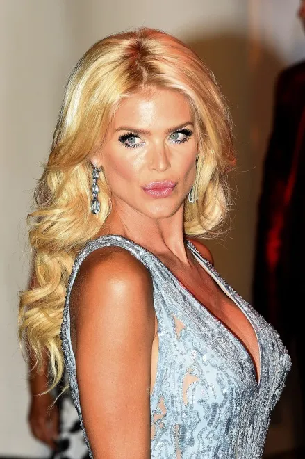 8021520-victoria-silvstedt.jpg
