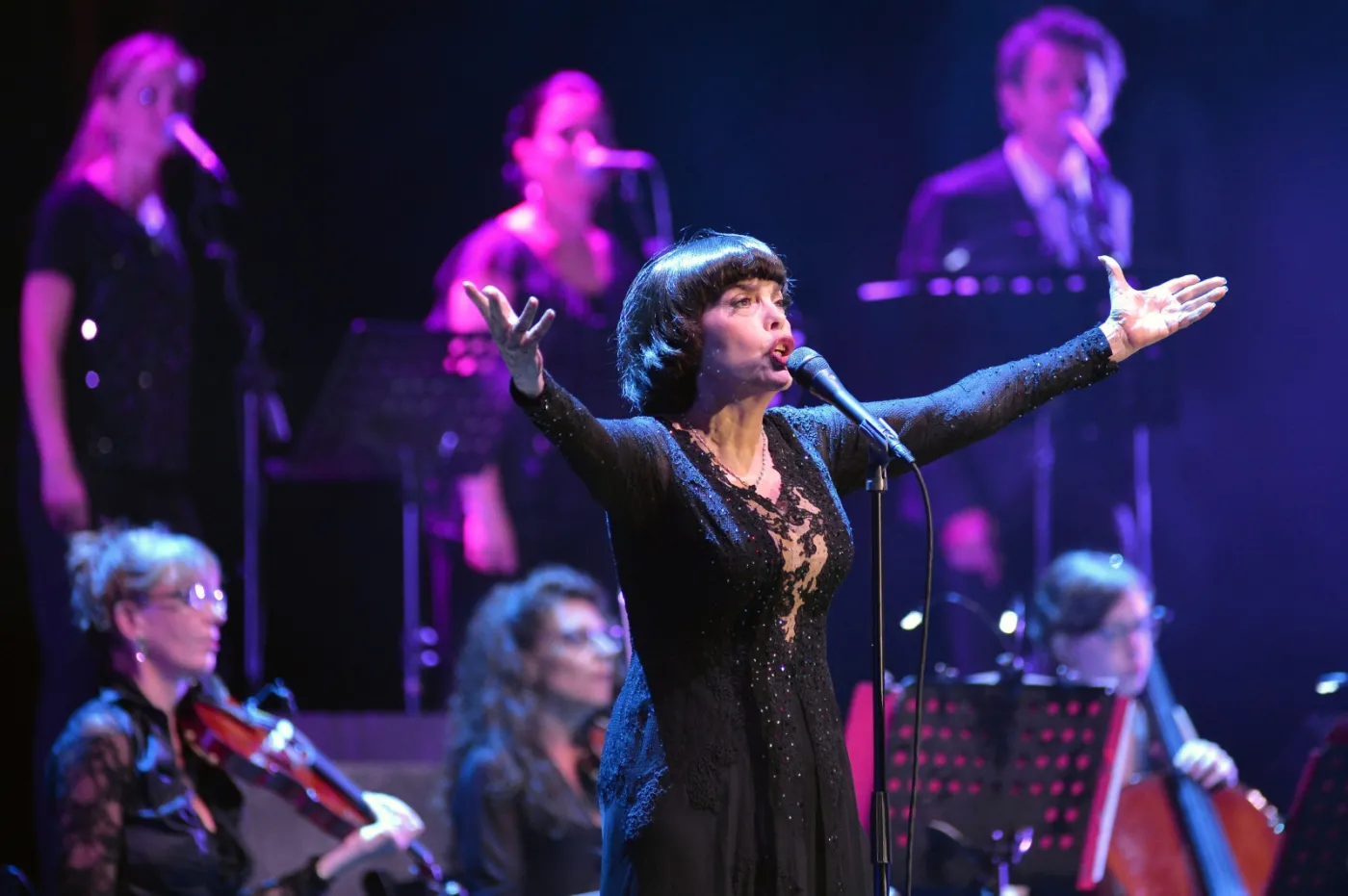 8036679-mireille-mathieu.jpg