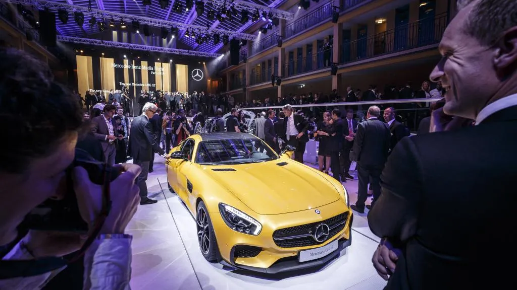 6907351-mercedes-amg-gt.jpg