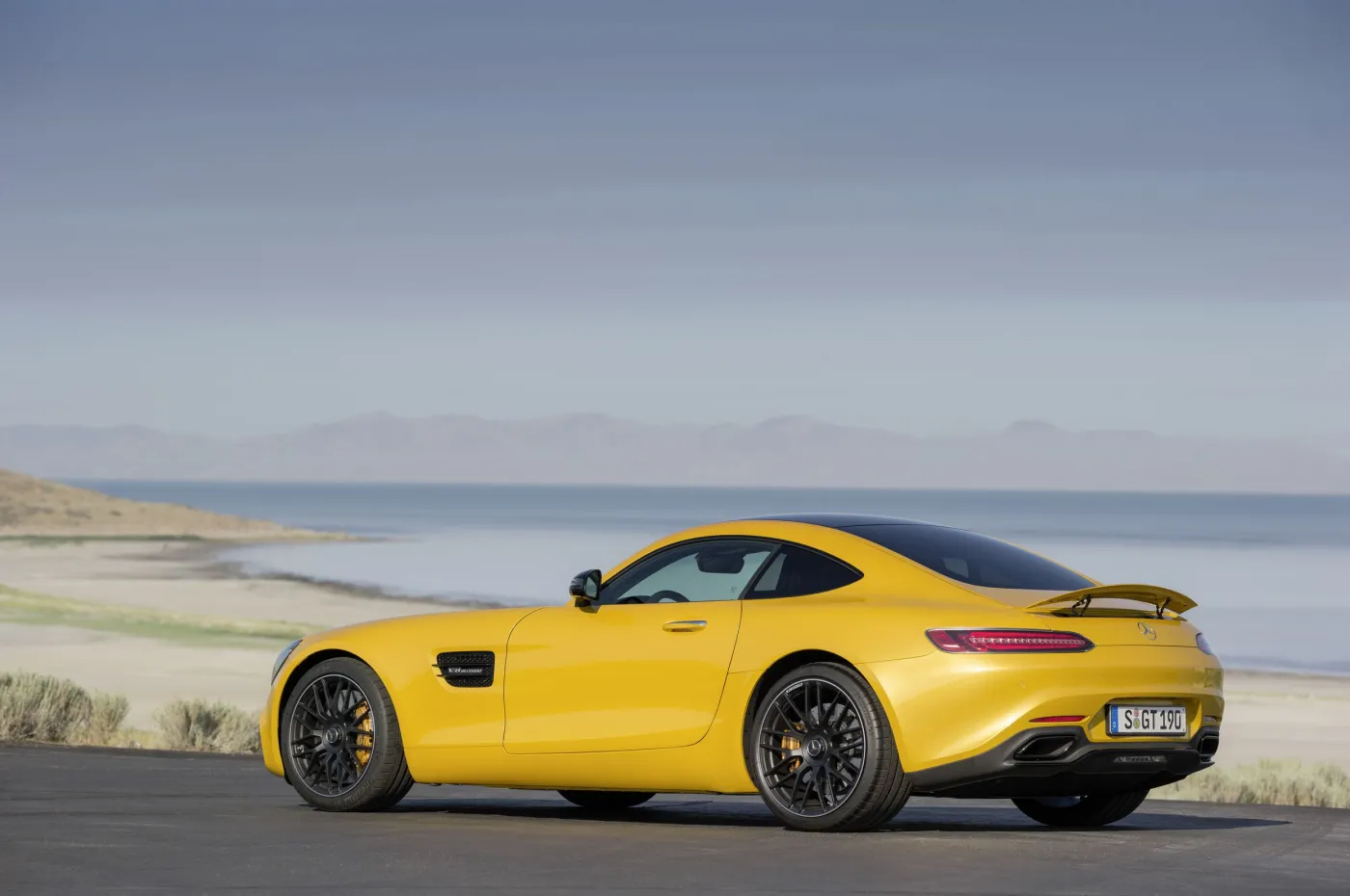 8045251-mercedes-amg-gt.jpg