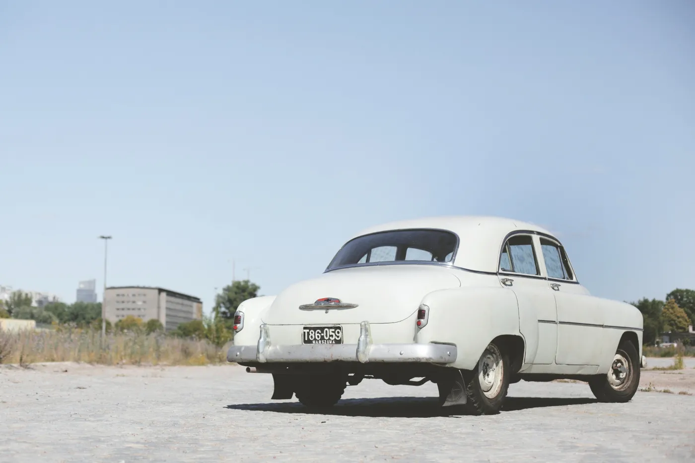 8052574-chevrolet-deluxe.jpg