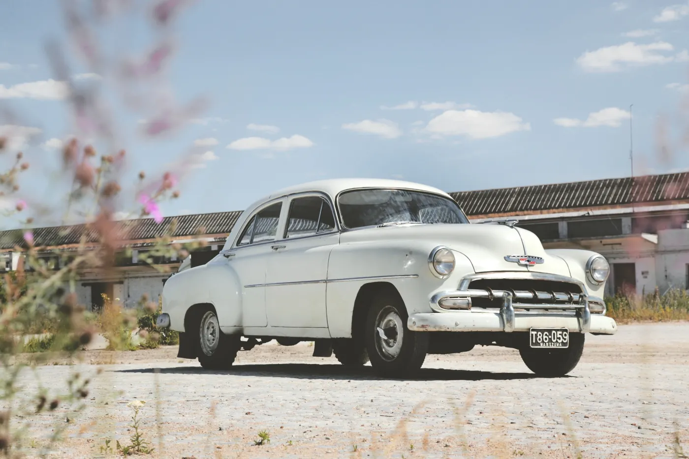 8055333-chevrolet-deluxe.jpg