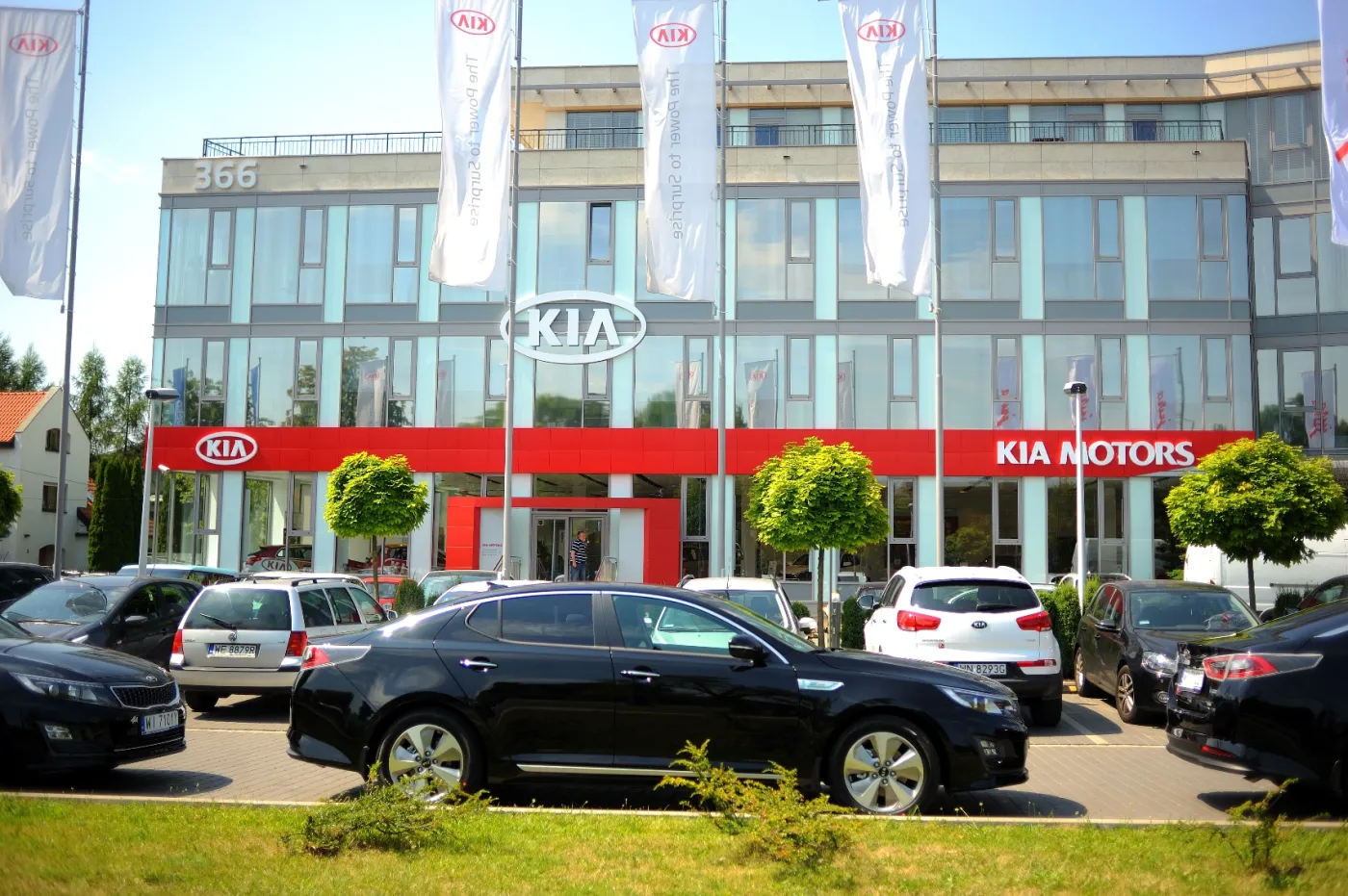 8077712-kia-optima-hybrid.jpg