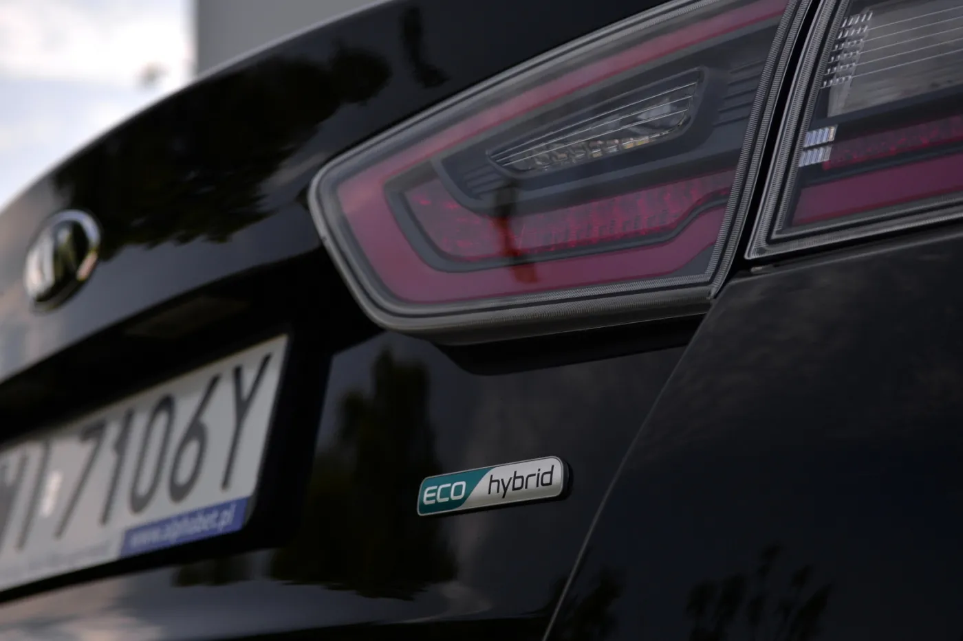 8077809-kia-optima-hybrid.jpg