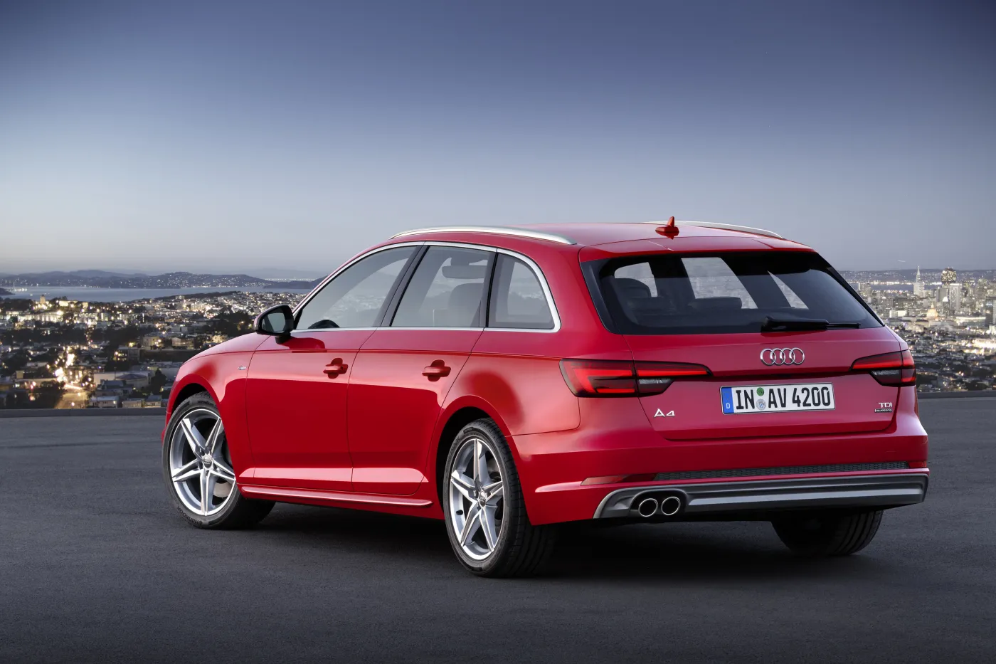 7921940-audi-a4-avant-3.jpg