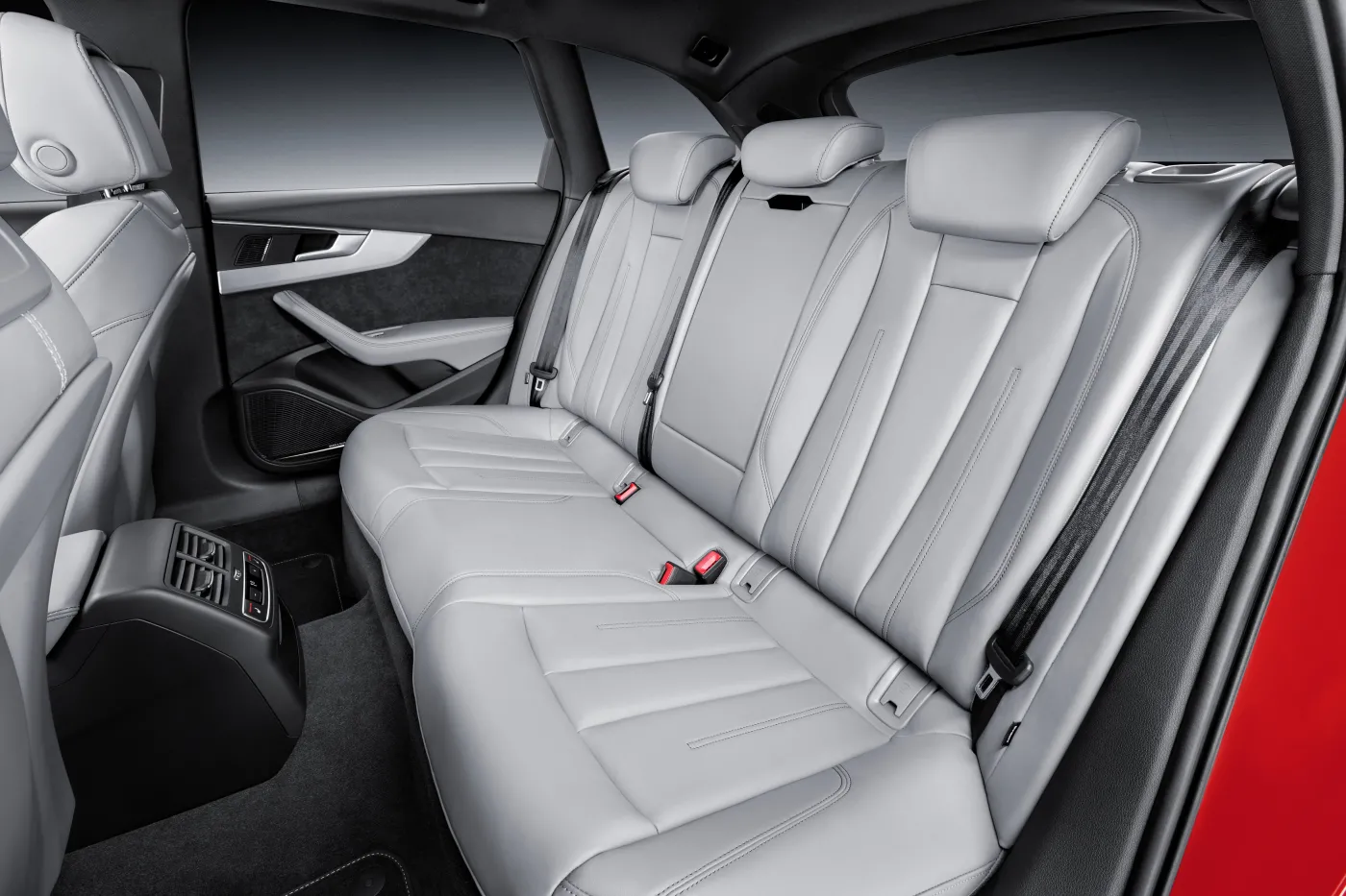 7922060-audi-a4-avant-3.jpg